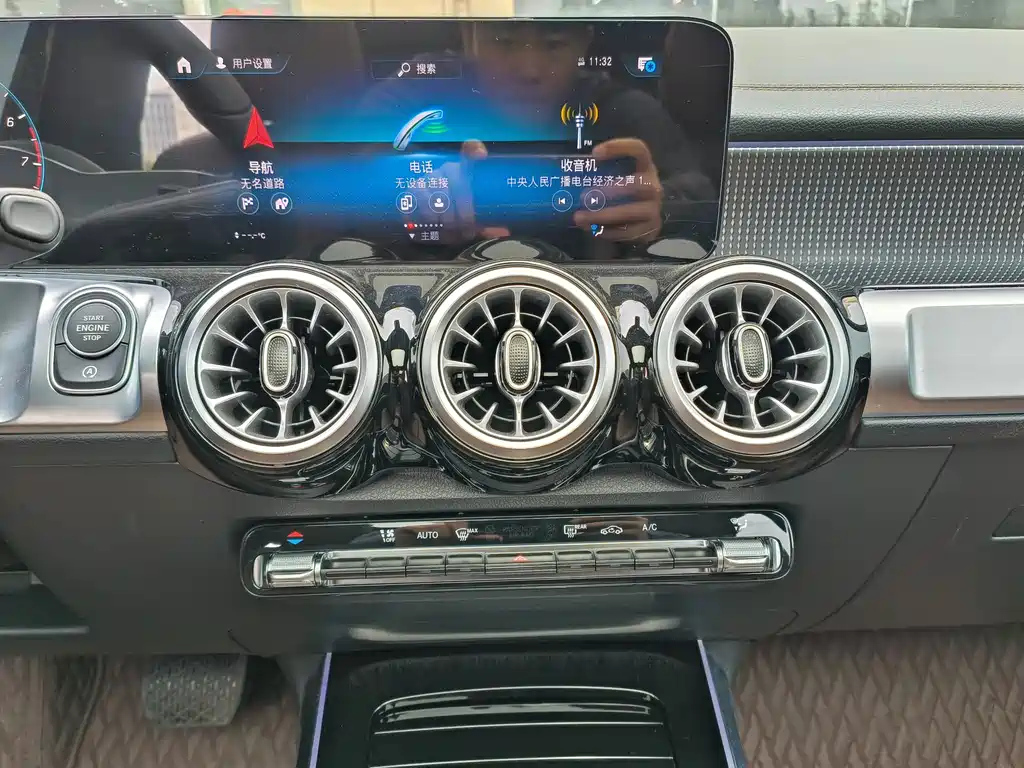MERCEDES BENZ GLB 2023