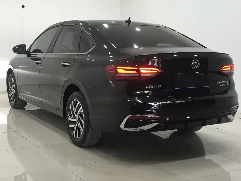 VOLKSWAGEN LAVIDA 2023