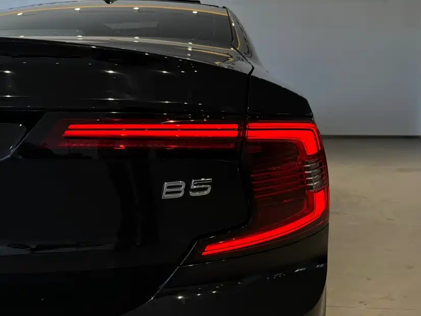 VOLVO S90 2022