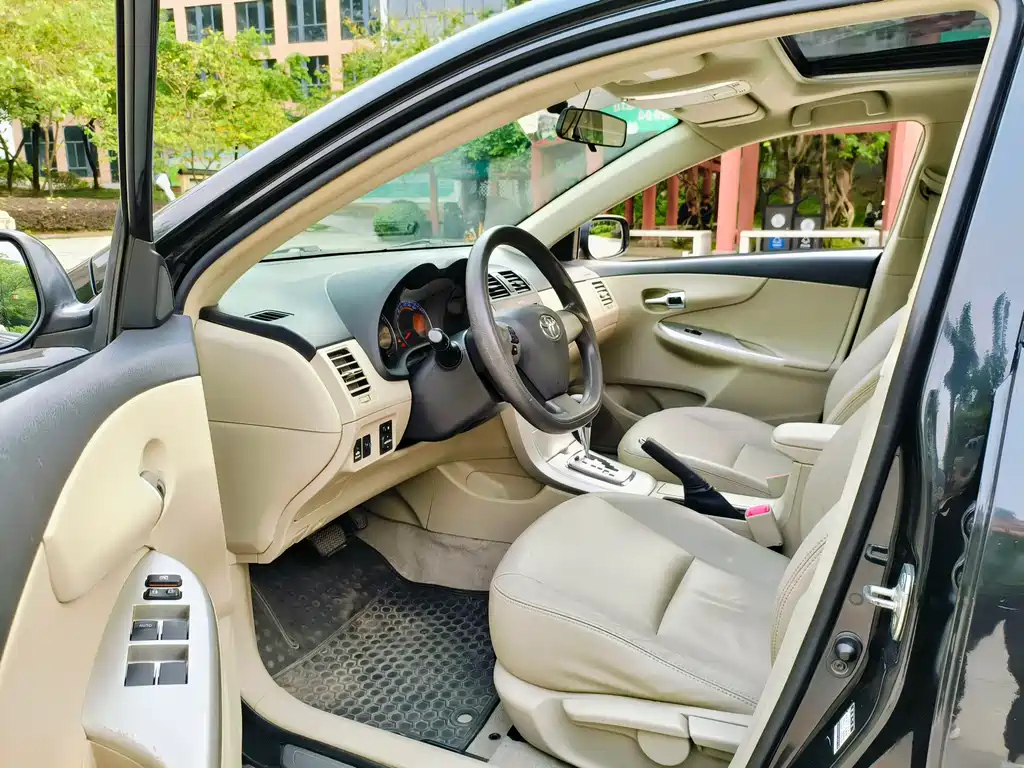 TOYOTA COROLLA 2013