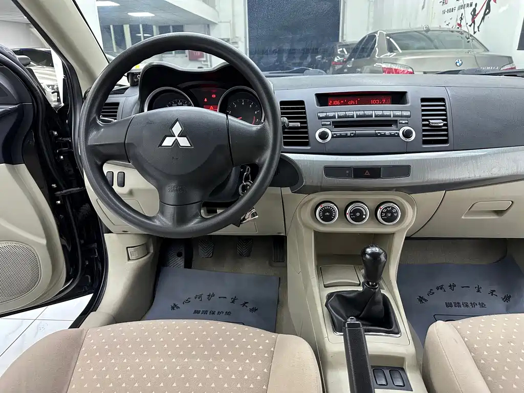 MITSUBISHI LANCER EX 2011