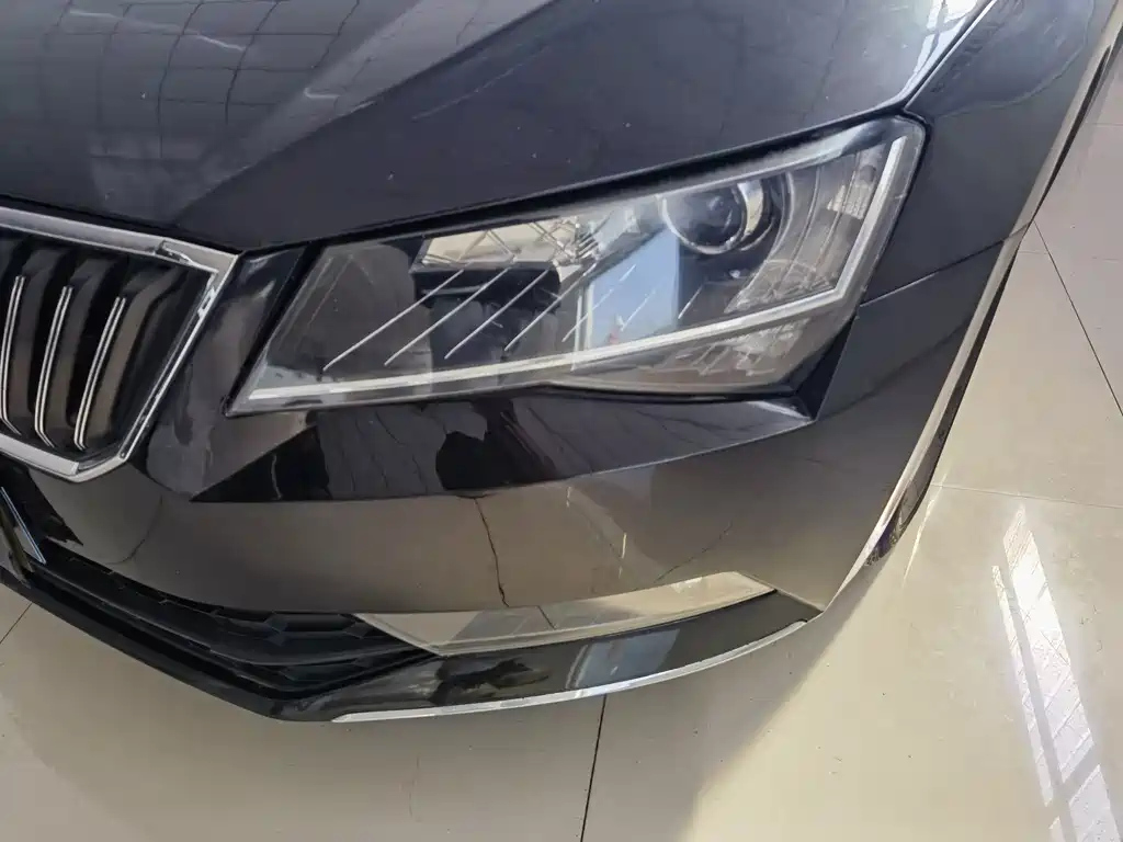SKODA SUPERB 2017