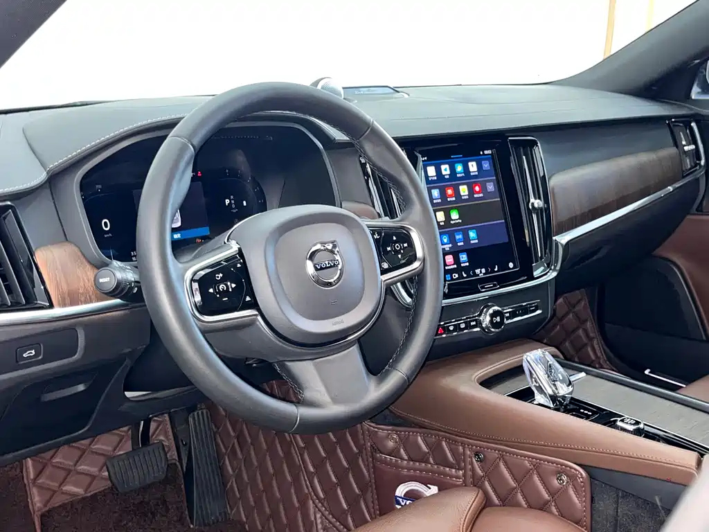 VOLVO S90 2023