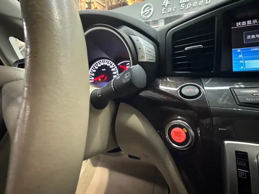 NISSAN QUEST 2017