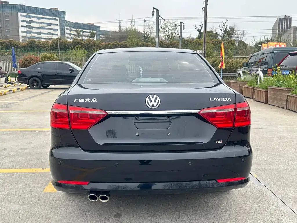 VOLKSWAGEN LAVIDA 2013
