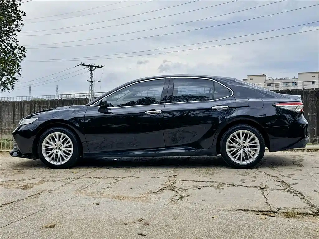 TOYOTA CAMRY 2019