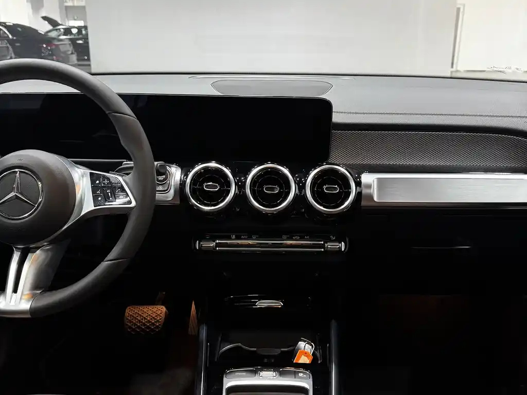 MERCEDES BENZ GLB 2024