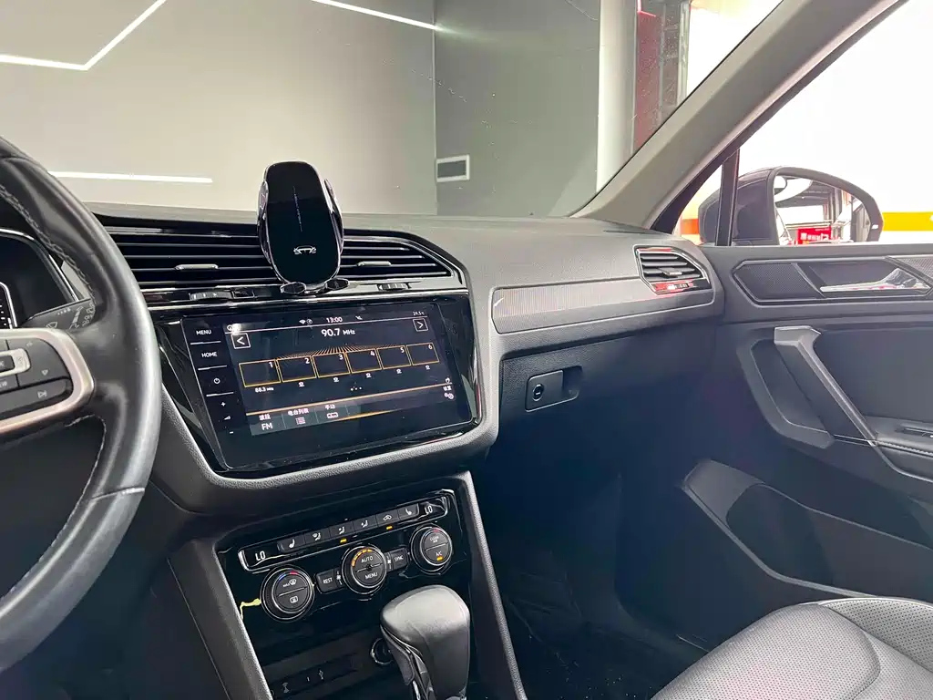 VOLKSWAGEN TIGUAN L 2019