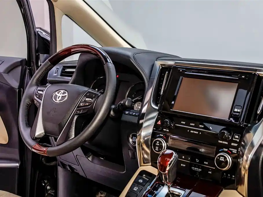TOYOTA ALPHARD 2015