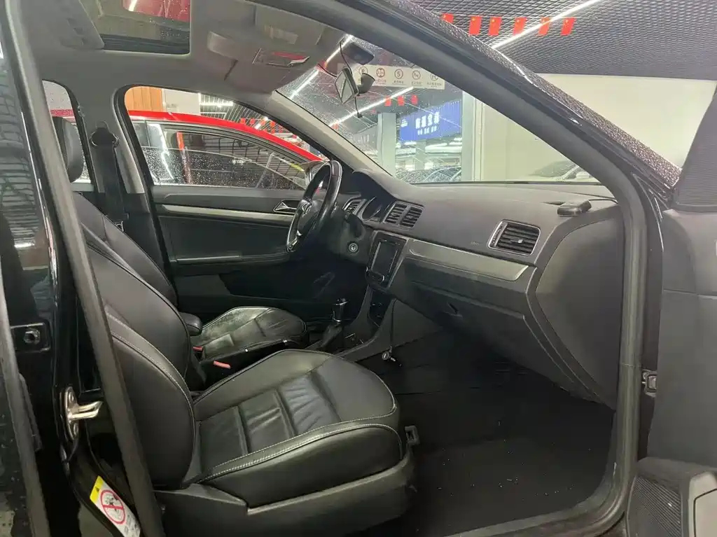 VOLKSWAGEN LAVIDA 2016
