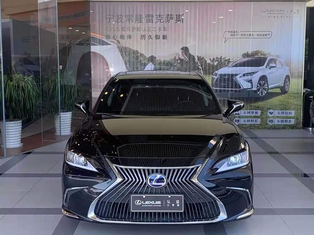 LEXUS ES 2020