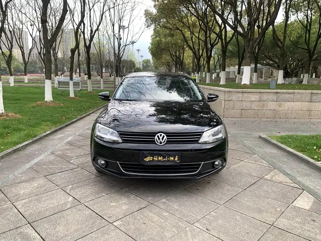 VOLKSWAGEN SAGITAR 2015