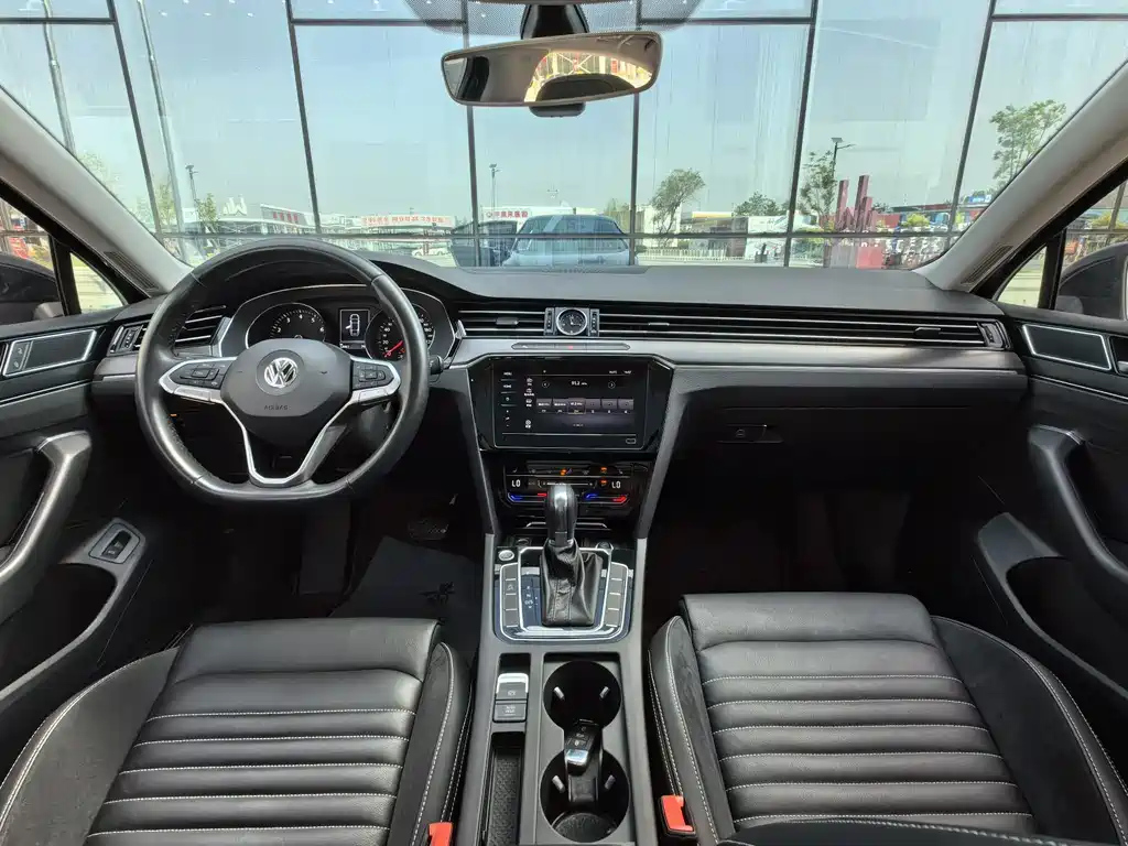 VOLKSWAGEN MAGOTAN 2020