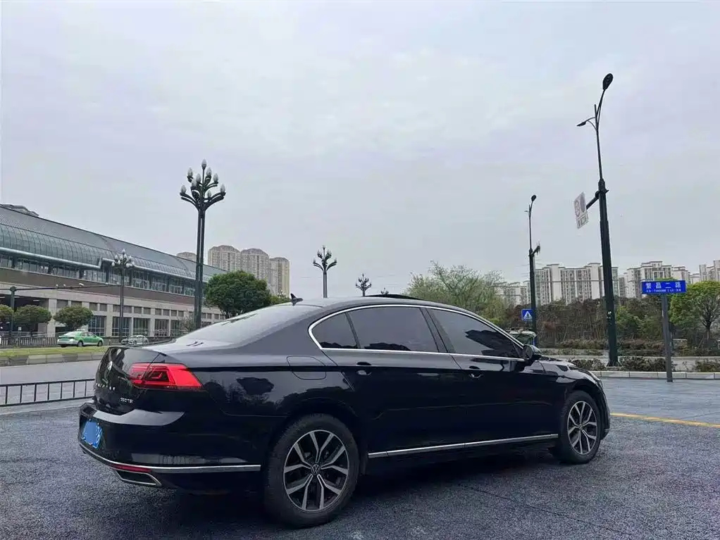 VOLKSWAGEN MAGOTAN 2021