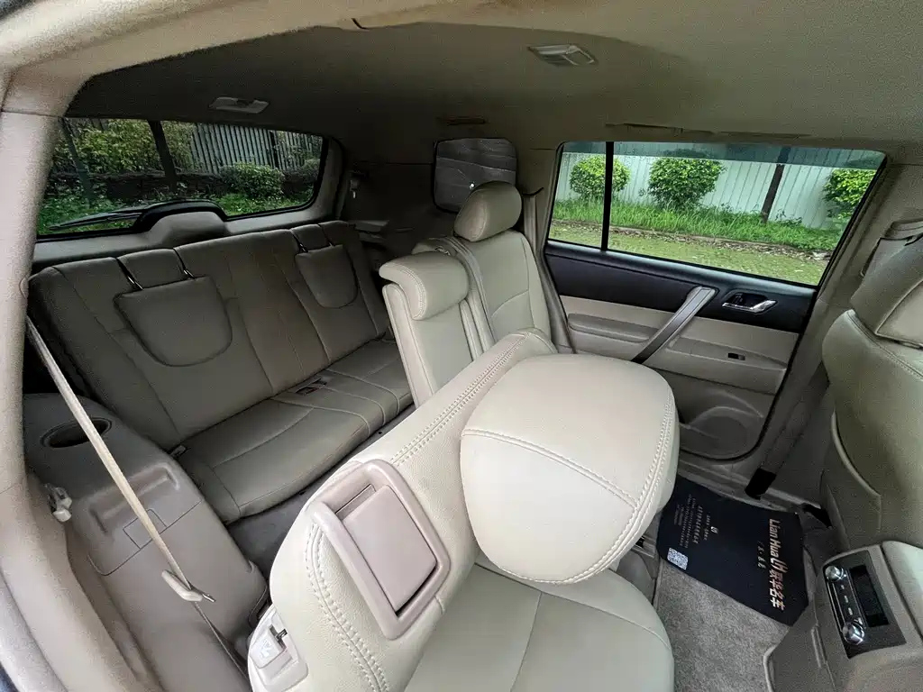 TOYOTA HIGHLANDER 2011