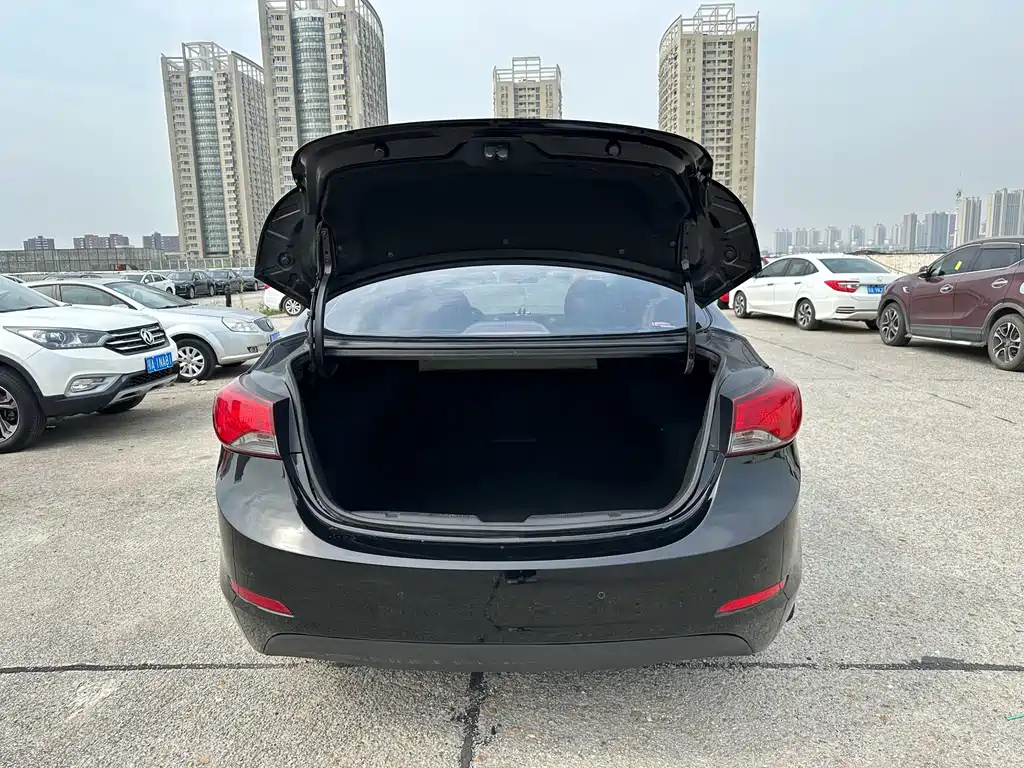 HYUNDAI ELANTRA 2016
