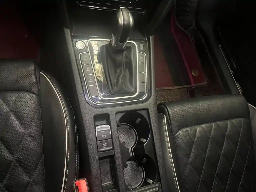 VOLKSWAGEN MAGOTAN 2023