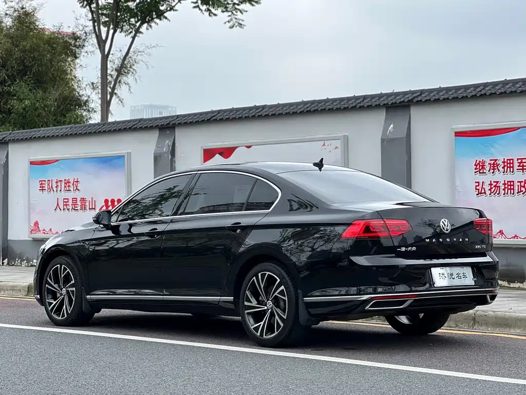 VOLKSWAGEN MAGOTAN 2020