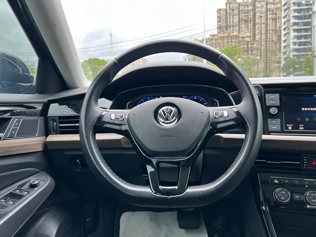 VOLKSWAGEN PASSAT 2020