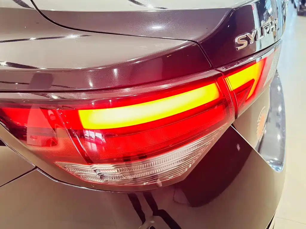 NISSAN SYLPHY 2020