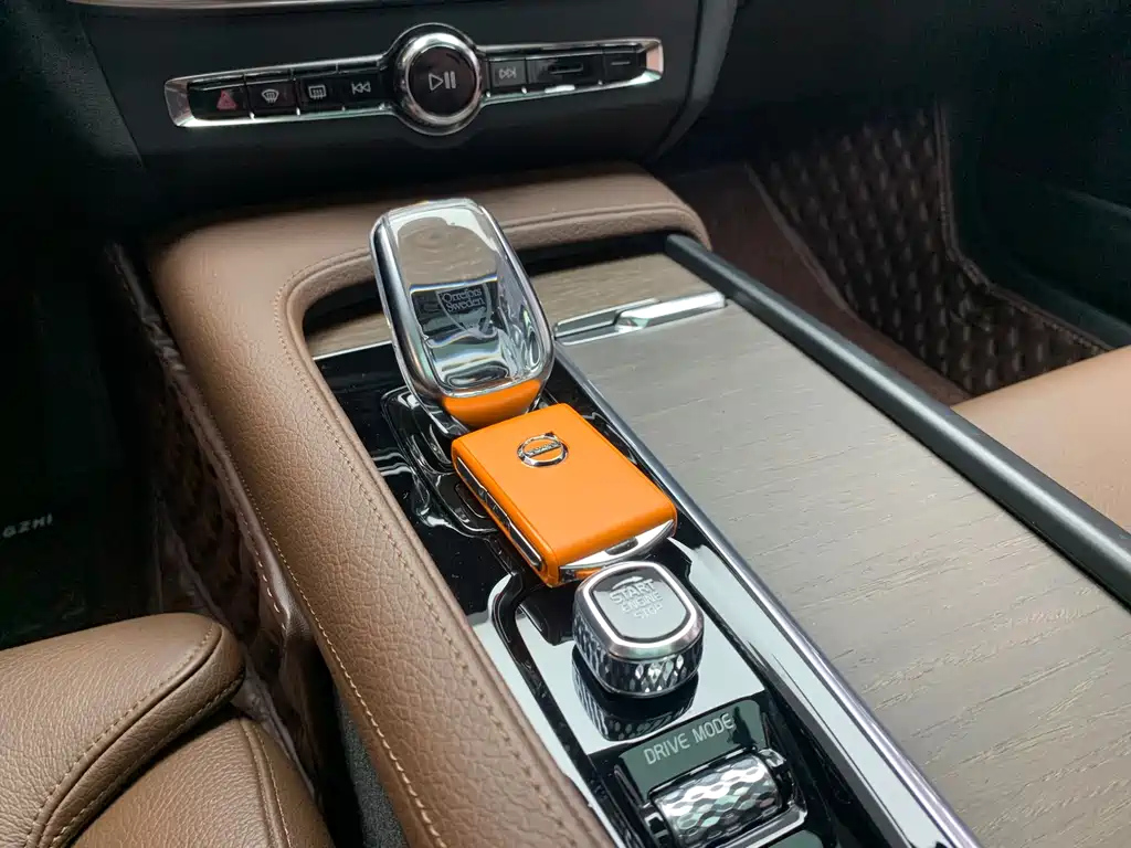 VOLVO S90 2021