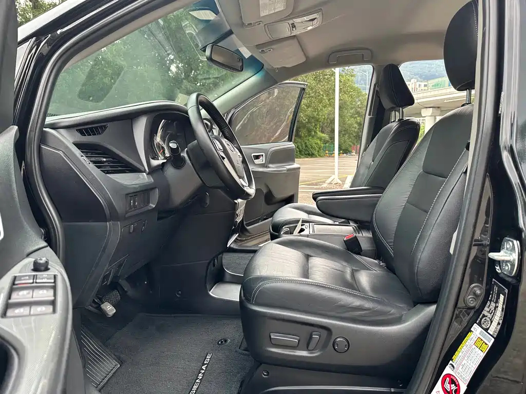TOYOTA SIENNA 2016