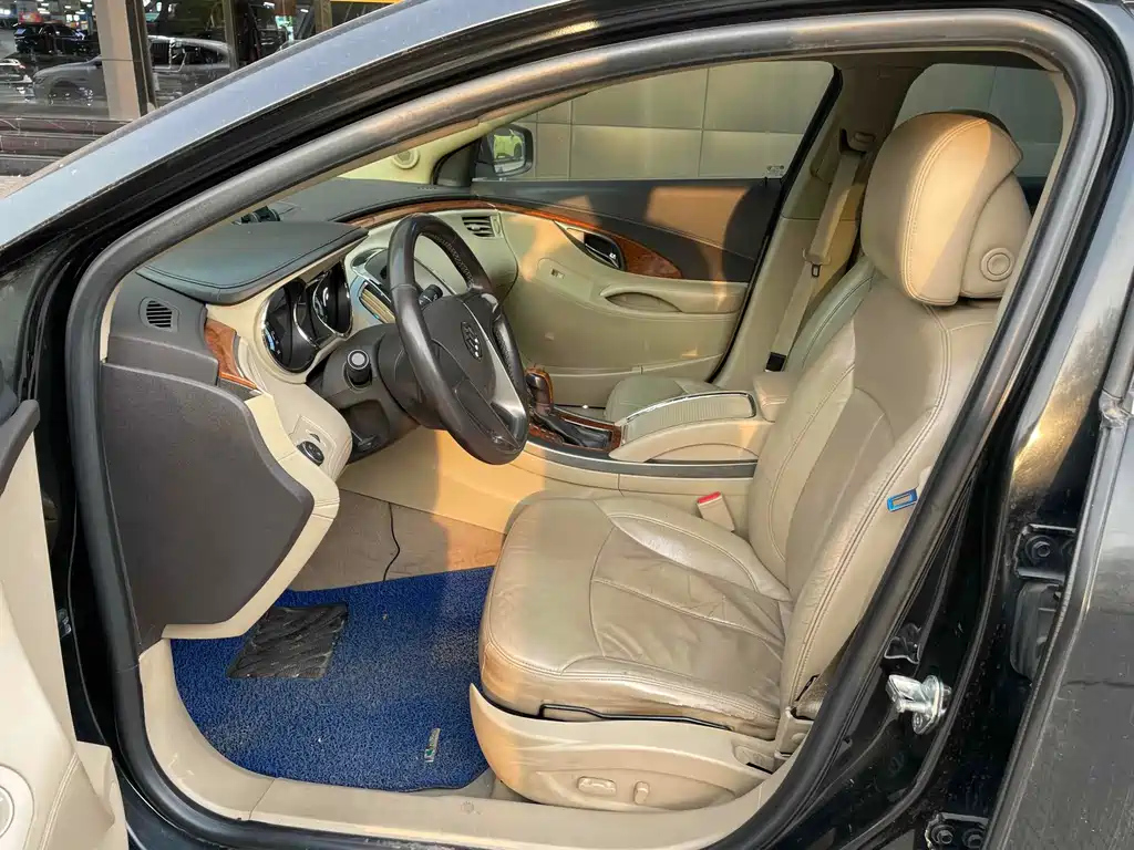 BUICK LACROSSE 2011