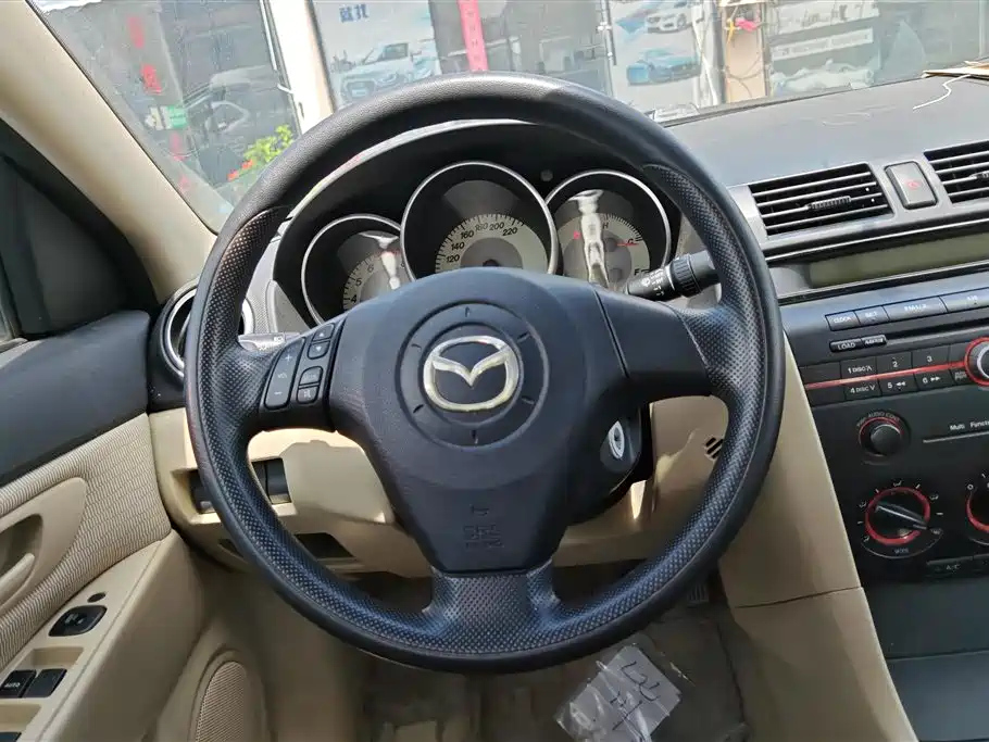 MAZDA 3 2010