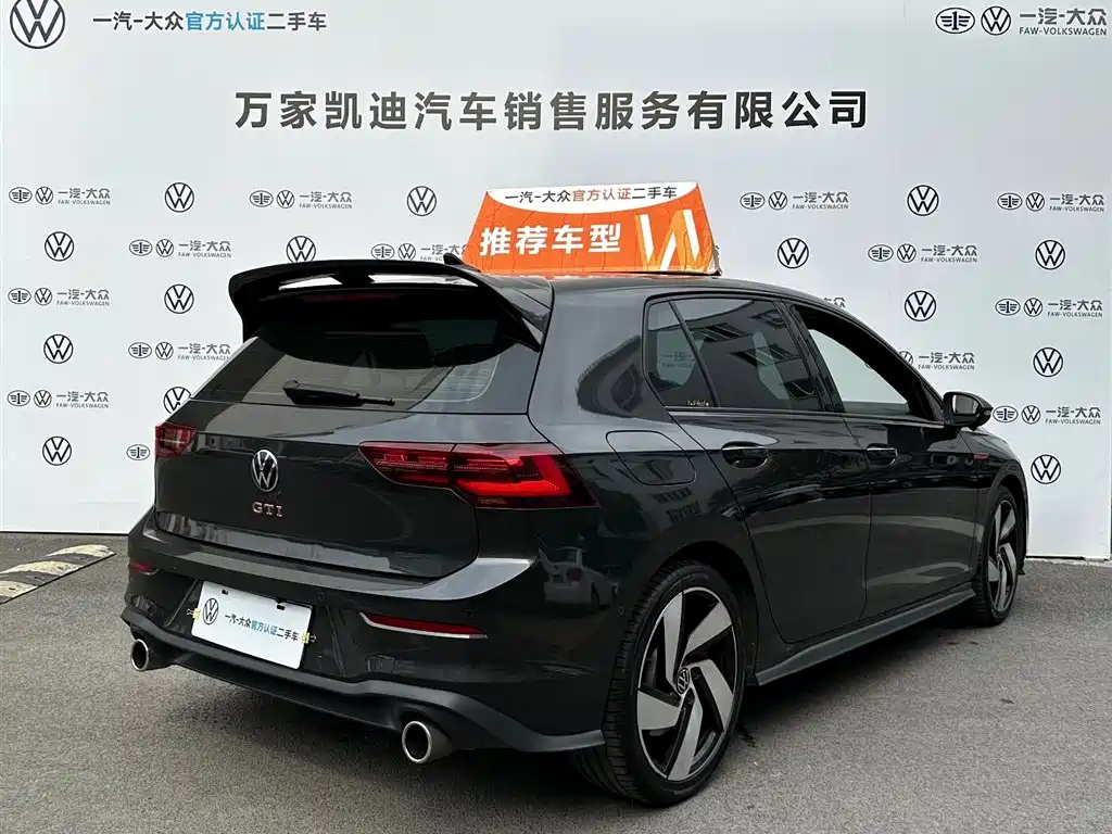 VOLKSWAGEN GOLF 2022