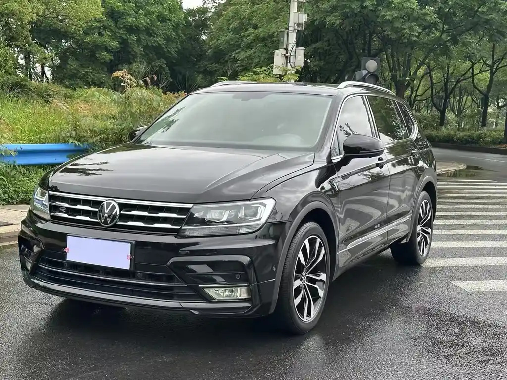 VOLKSWAGEN TIGUAN L 2021