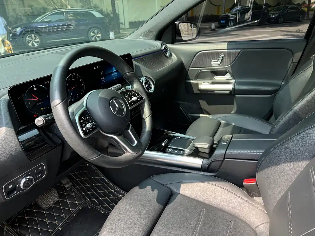 MERCEDES BENZ GLA 2021