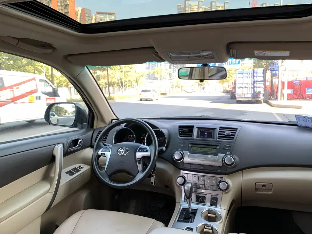 TOYOTA HIGHLANDER 2013