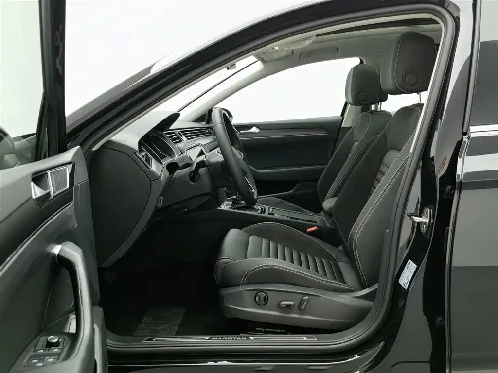 VOLKSWAGEN MAGOTAN 2021