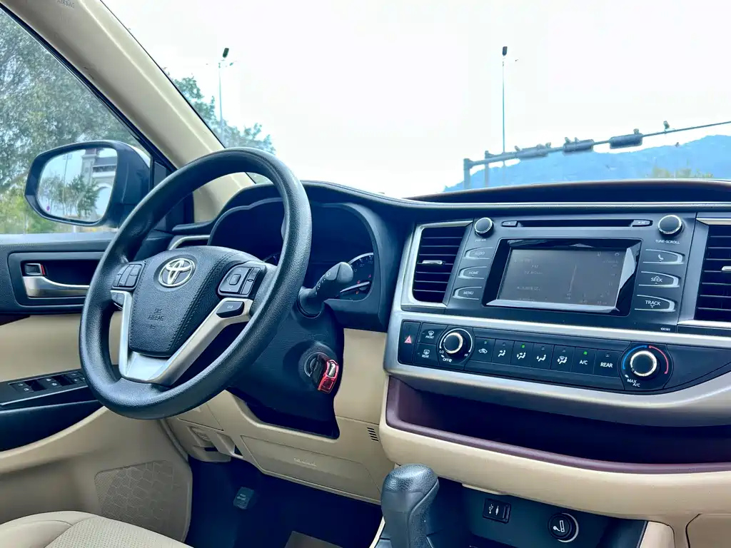 TOYOTA HIGHLANDER 2016