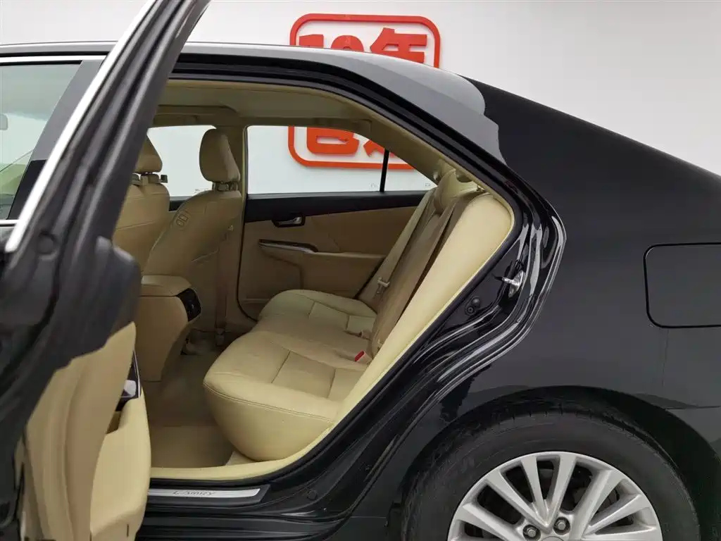 TOYOTA CAMRY 2016