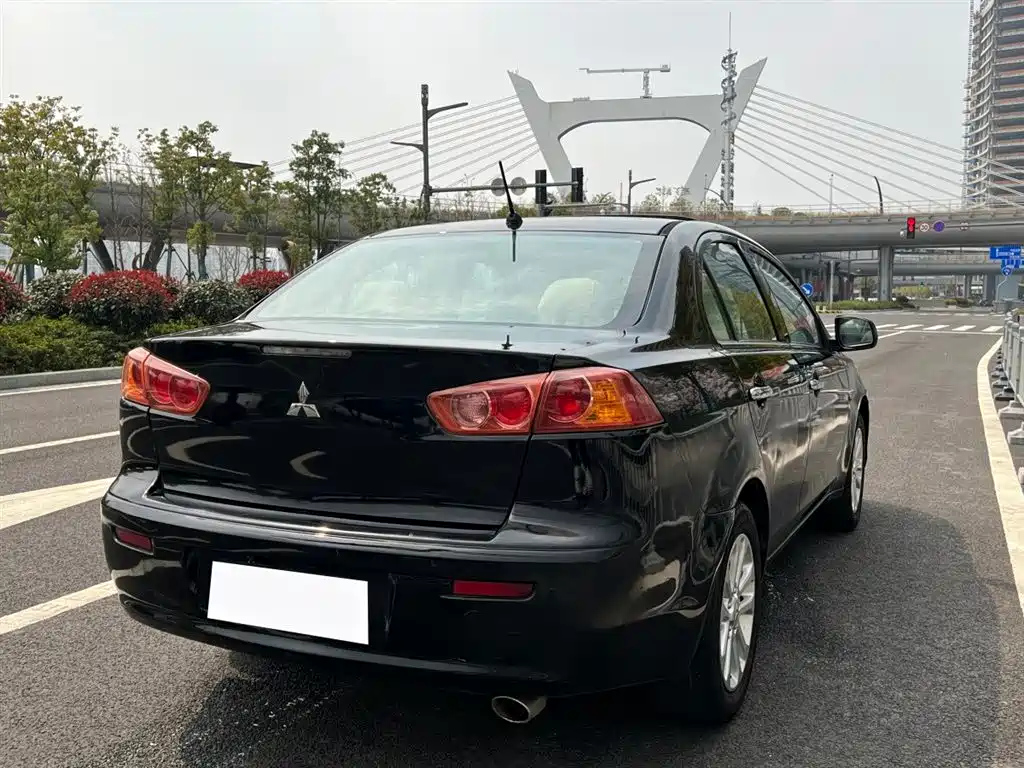 MITSUBISHI LANCER EX 2012