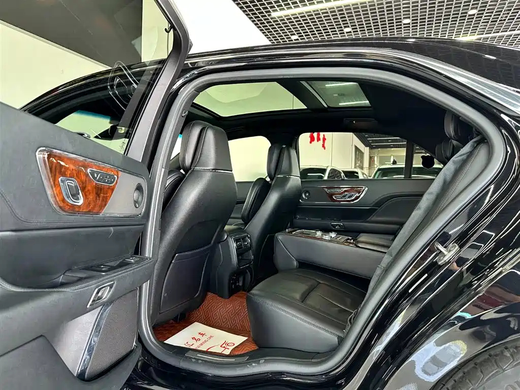 LINCOLN CONTINENTAL 2019