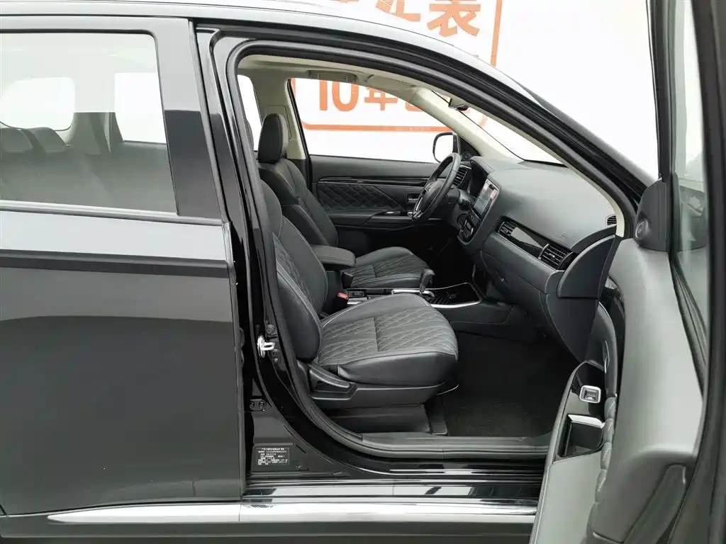 MITSUBISHI OUTLANDER 2022