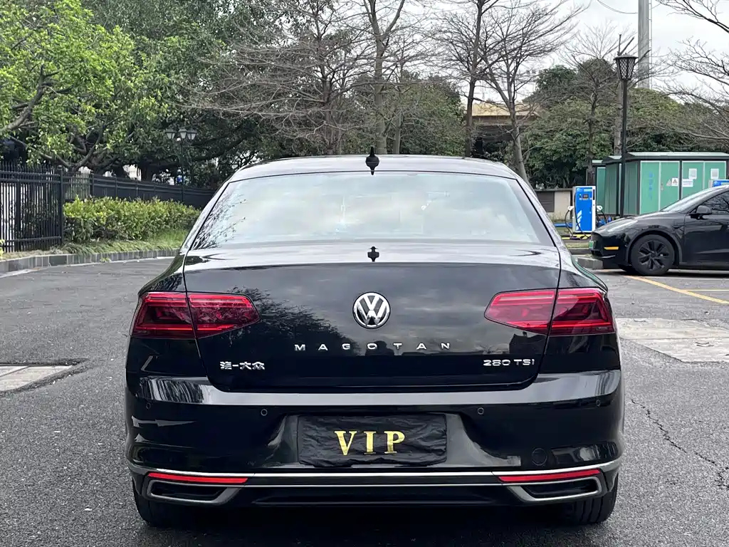 VOLKSWAGEN MAGOTAN 2020