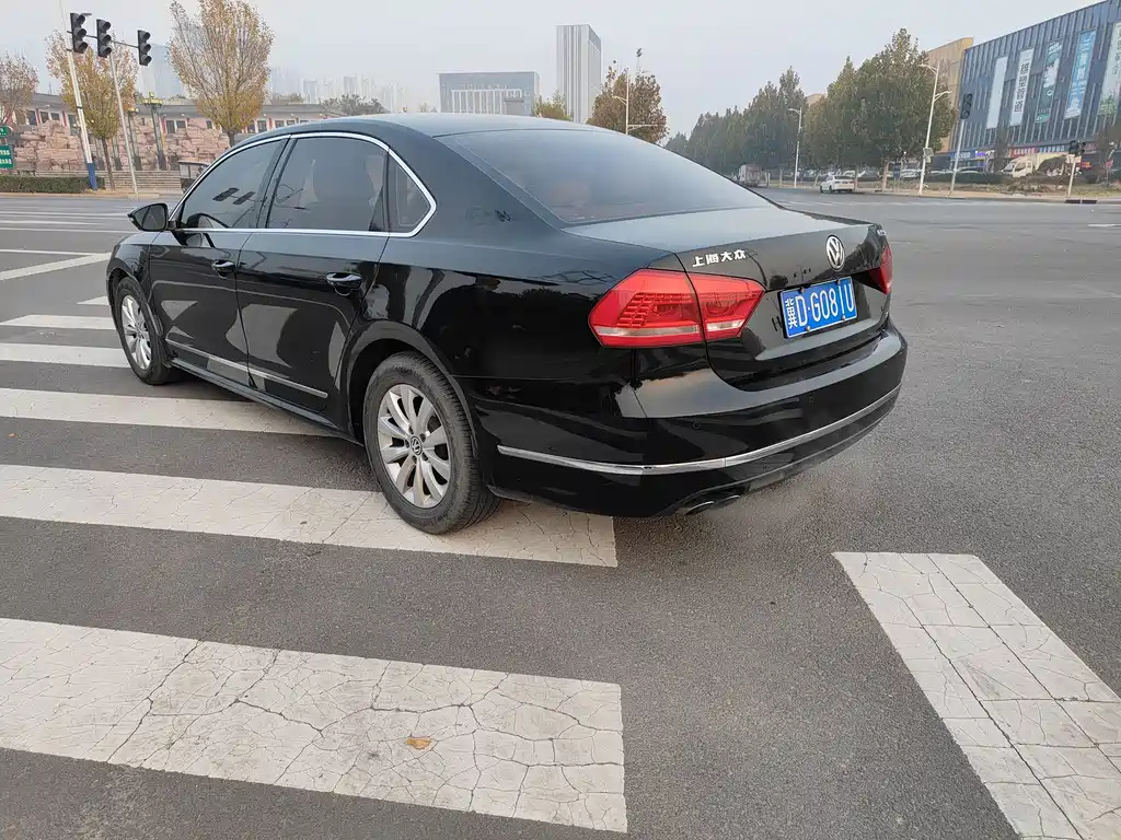 VOLKSWAGEN PASSAT 2012