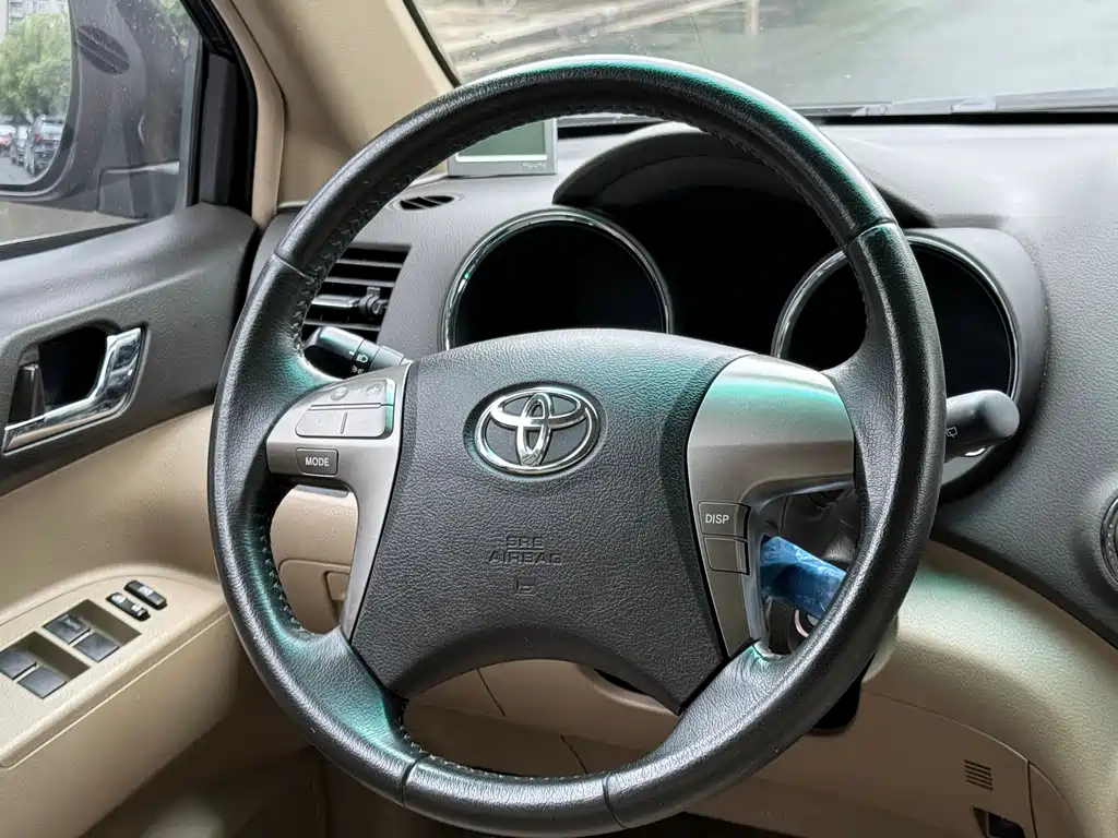 TOYOTA HIGHLANDER 2010