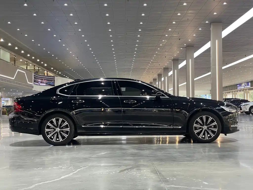 VOLVO S90 2021
