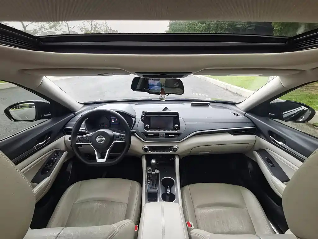 NISSAN TEANA 2019