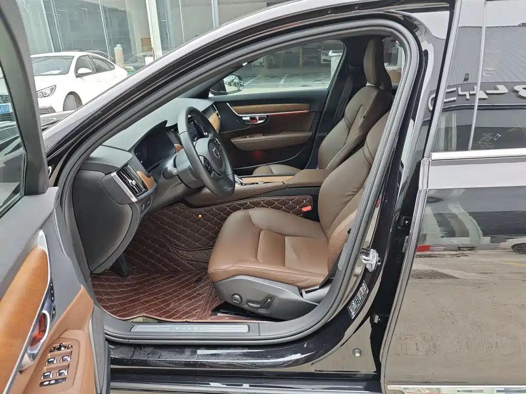 VOLVO S90 2022
