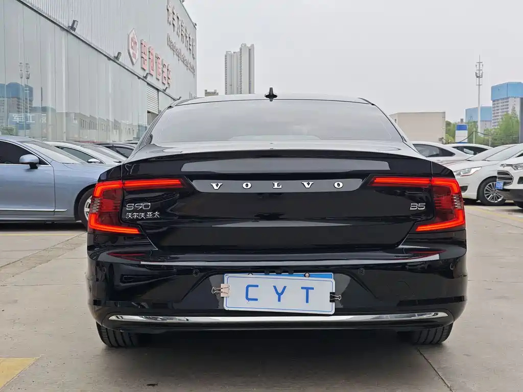 VOLVO S90 2022