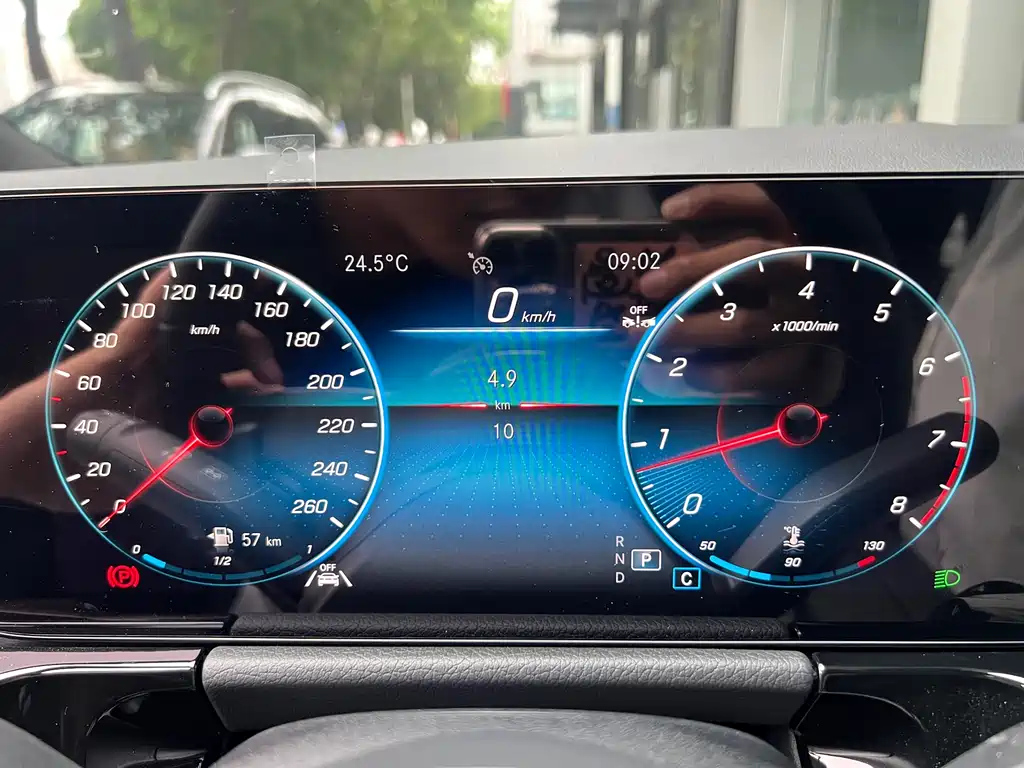 MERCEDES BENZ GLA 2024