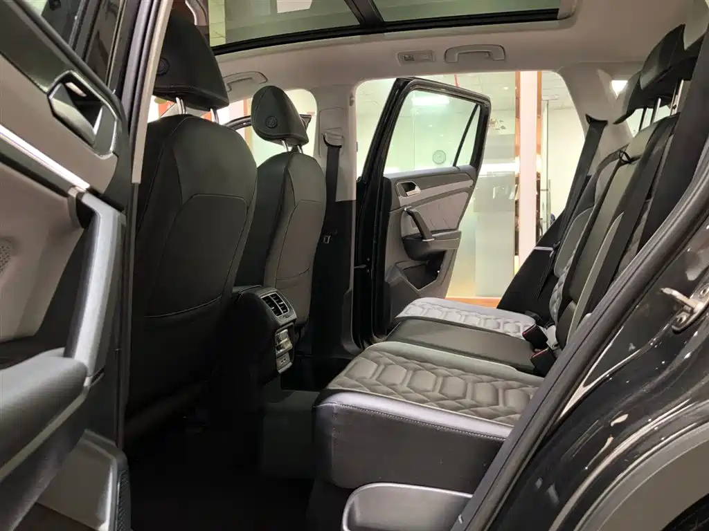 VOLKSWAGEN TAYRON 2023