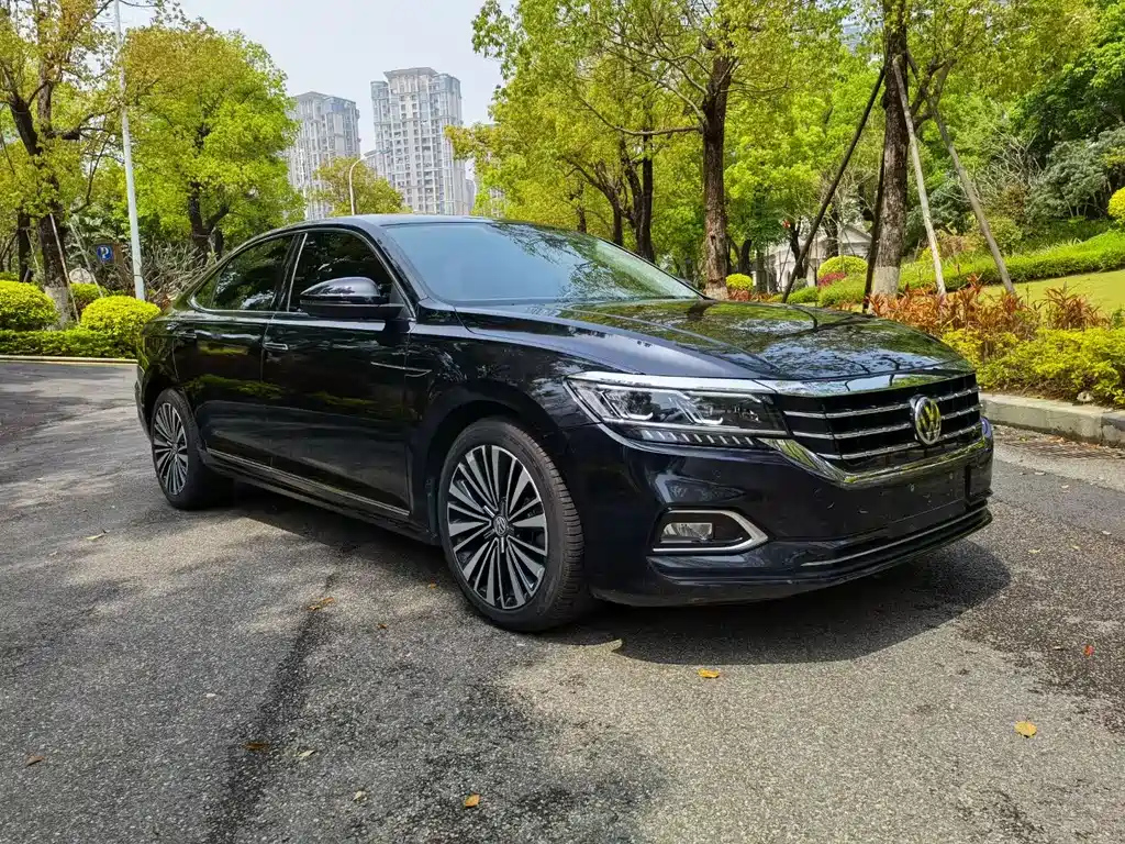 VOLKSWAGEN PASSAT 2020