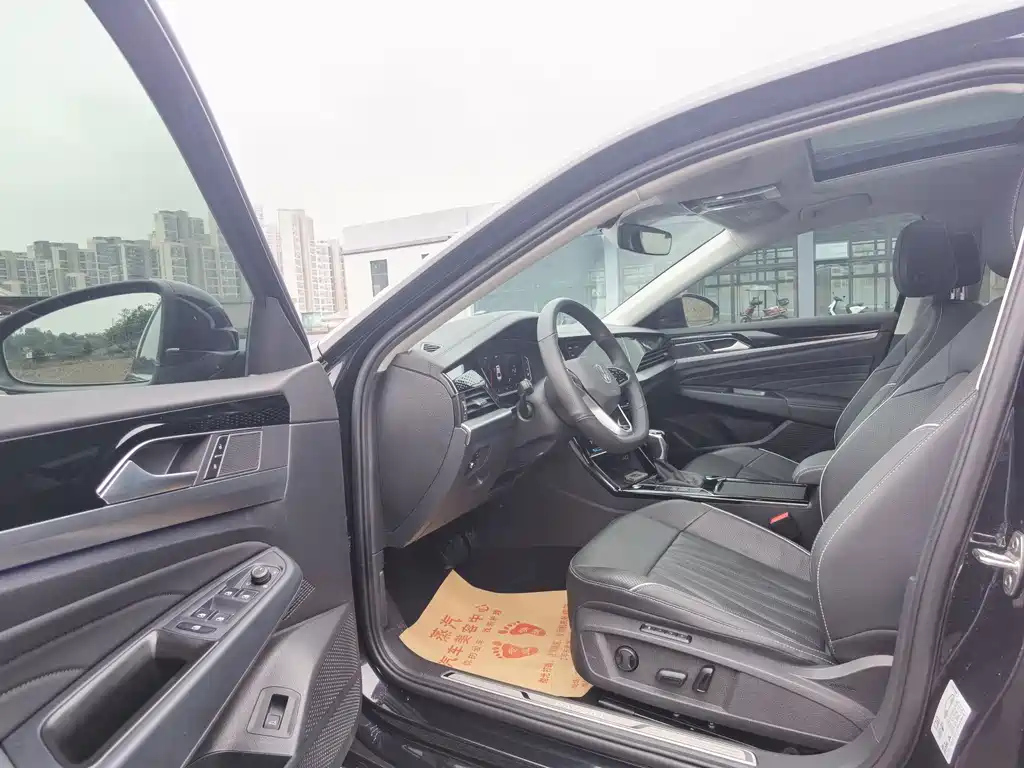 VOLKSWAGEN PASSAT 2023