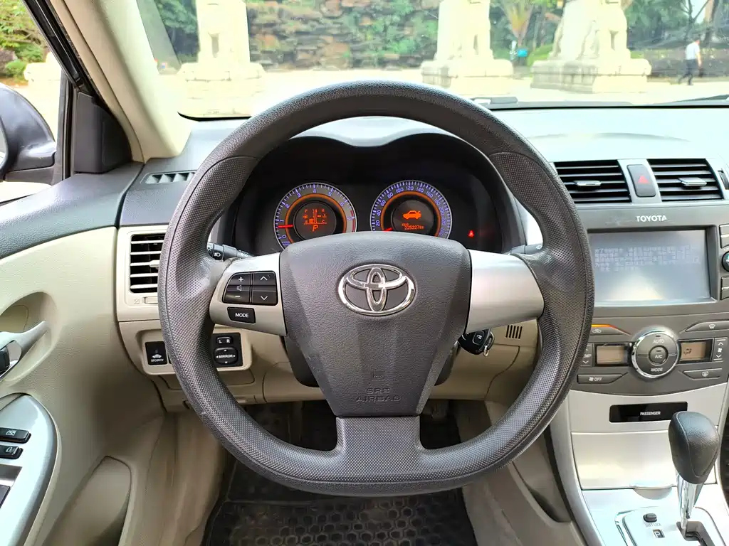 TOYOTA COROLLA 2013